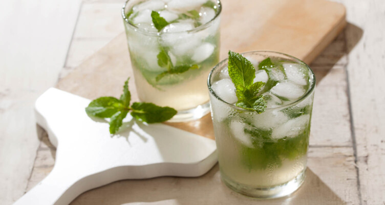 ginger mint green tea cooler