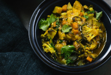 Vegetarian curry in black bowl