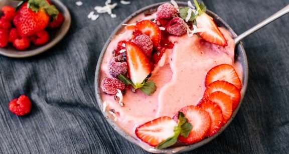 Raspberry Collagen Smoothie Bowl recipe