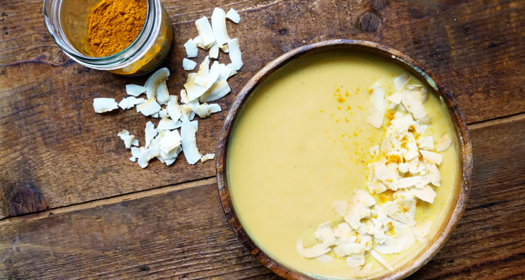 Turmeric-Coconut Smoothie Bowl